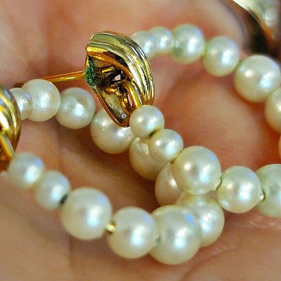 #Vintage Faux Pearl & Gold Tone Circle Pierced Earrings 1" - Picture 3 of 5